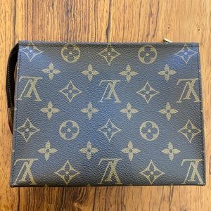 Louis Vuitton pouch 19